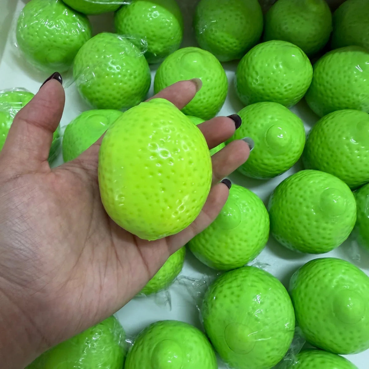 Crispy Sound Peach Fruit Squishy Toy – Slow Rising Stress Relief for Adults, Squeeze Anti-Anxiety Sensory Fidget Toy Daily Joy